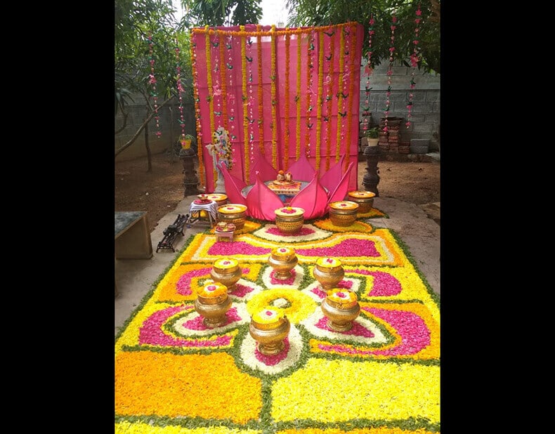 Lotus Uyyala Mangala Snanam